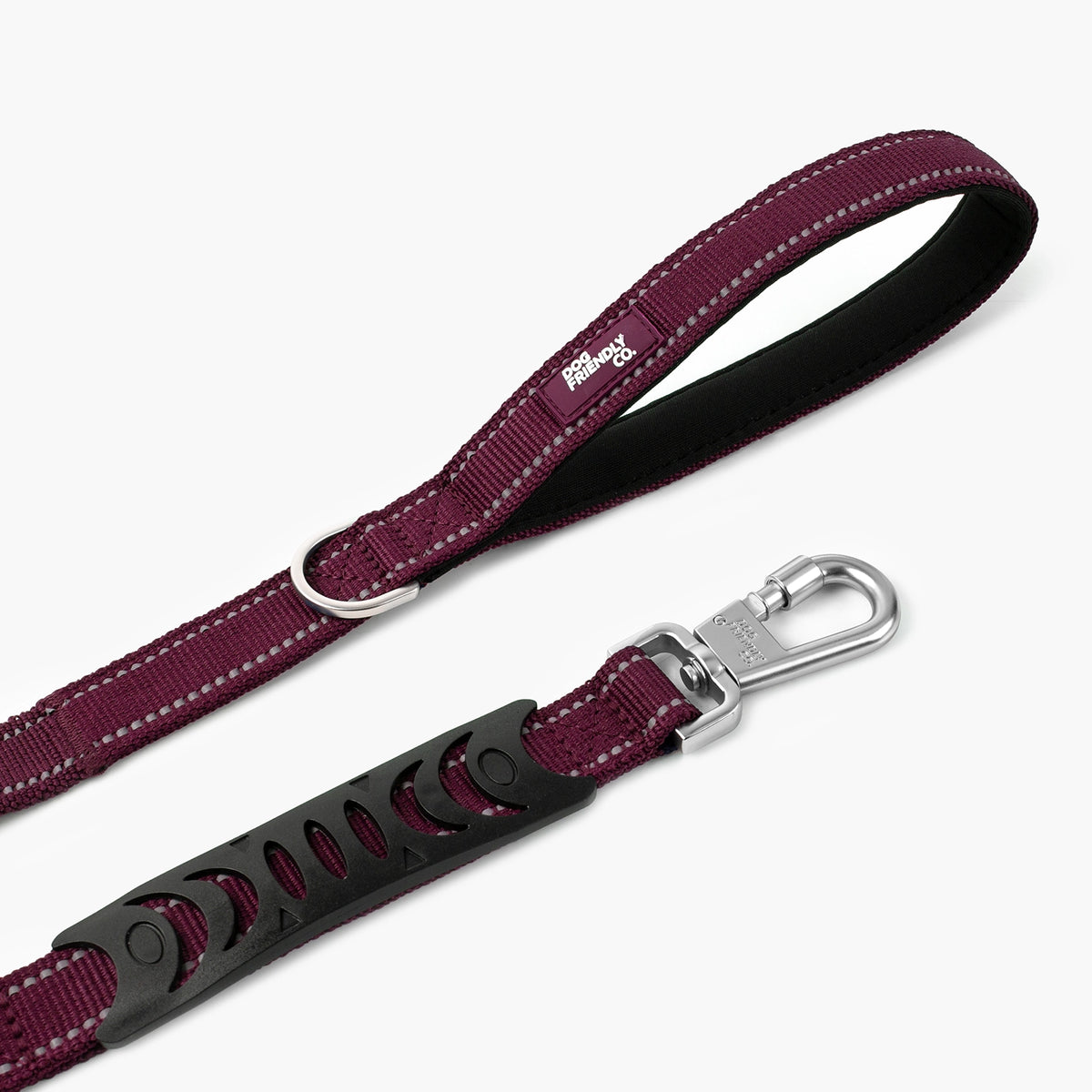 Close-up of the heavy-duty clip and metal D-ring on a burgundy bungee dog leash.